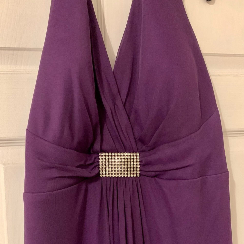 👗  PURPLE HALTER FORMAL MAXI DRESS.  WORN ONCE TO A WEDDING SEVERAL YEARS AGO. 👗